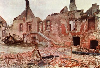 Zerstörte Gebäude in einer Kleinstadt während der Schlacht an der Marne östlich von Paris, September 1914 von Jules Gervais Courtellemont